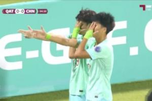 U16国足1-0领先卡塔尔！刘凯源左路传中，袁博涵后点包抄破门