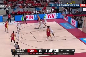 无惧接锅球！杨瀚森弧顶接球自信出手，命中压哨三分！